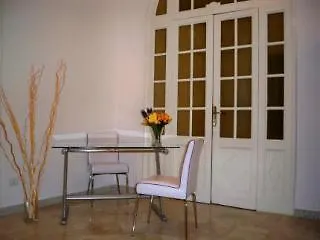 Two Flowers 3* 罗马