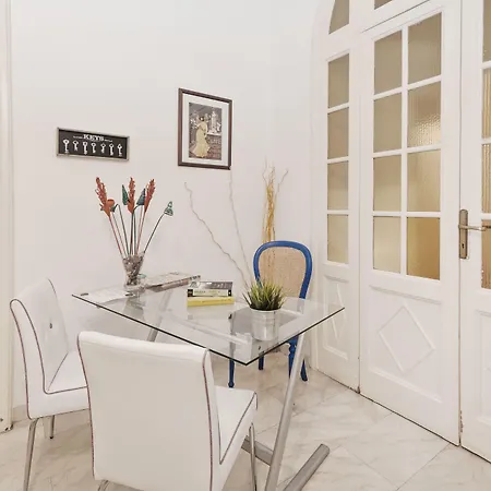 Two Flowers ゲストハウス ローマ